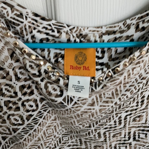 Ruby Rd. Top. Size small. - Picture 6 of 6